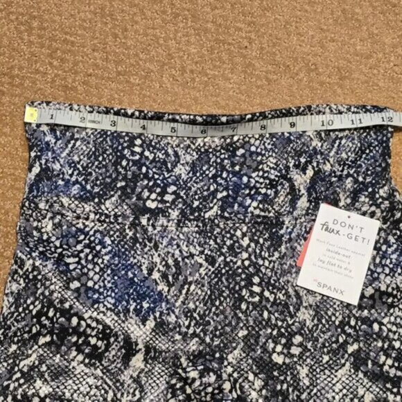 SPANX Faux‎ Leather Snake Shine Leggings - Size Small - Picture 4 of 8